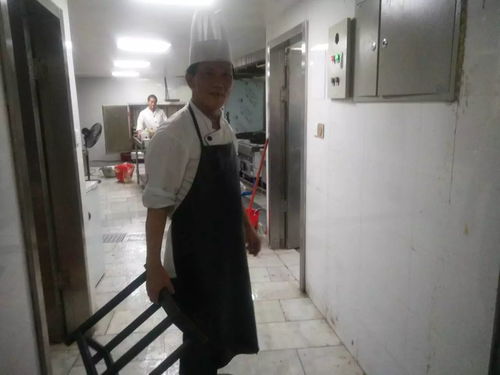 保安抱怨吃不饱饭 饭量太大还是分量太少？